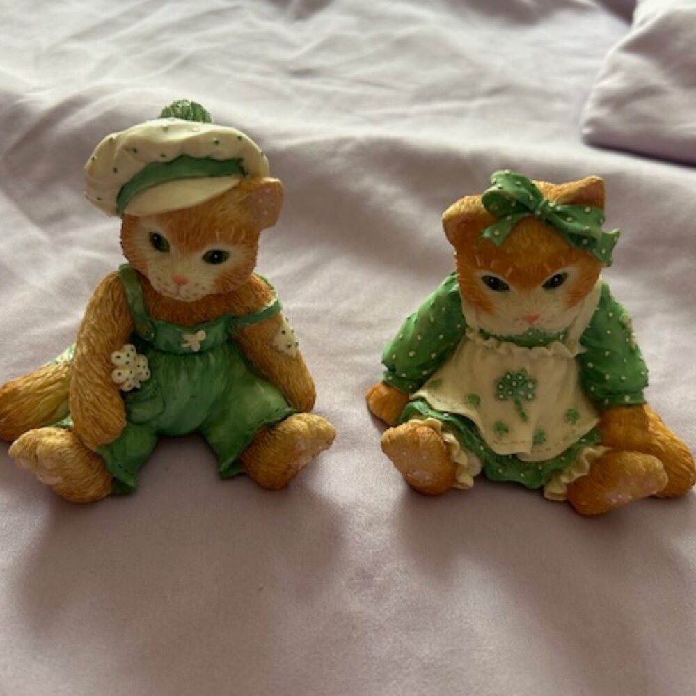 Set of Two 1990s Enesco CALICO KITTENS Figurines, Irish-Themed, Shamrocks
